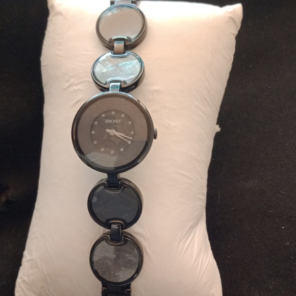 DKNY BLACK ROUND PEARL MOP MOTHER OF PEARL BRACELET WATCH - Picture 3 of 6